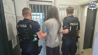 Wykrzykiwał groźby i w szale dźgał ludzi. Nożownik ze szpitala z zarzutami