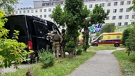 Zabarykadował się w domu. Potem ruszył na policjantów z siekierą