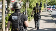 Zamach w szkole. 16-latek zaczął dźgać, bo zacięła mu się broń