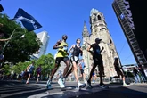 Hitzeschock in Berlin: Läufer klappen hinter der Ziellinie zusammen