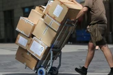 Vorsicht, Paket-Falle! So fies zocken Betrüger hilfsbereite Nachbarn ab
