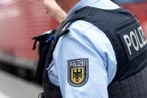 Polizei nimmt 16-Jährigen nachts in Radebeul in Gewahrsam, dann eskaliert die Situation