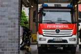 Dunkler Rauch über Neustadt: Flammen breiten sich über Fassade aus