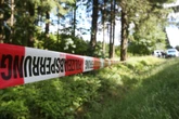 Horror-Fund: Spaziergänger entdeckt tote Frau im Wald