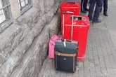 Herrenloser Koffer löst Großeinsatz aus: Entschärfer öffnen verdächtigen Trolley