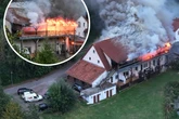Wohnhaus brennt lichterloh: Frau und Kind verletzt, immenser Schaden