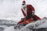 Weihnachtsmann tauscht Rentier-Schlitten gegen Jetski und rettet Badegäste