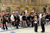 Das ist Loco: Neueröffnung an sächsischem Hauptbahnhof zieht hunderte Menschen an