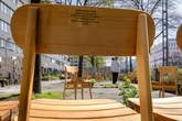 Nach dreistem Klau am Purple Path: Rathaus und Polizei lösen das Stuhl-Rätsel