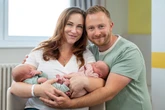 Kleine Sensation an Uniklinik Halle: Zwillinge feiern künftig an zwei Geburtstagen!