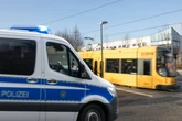 Mann zeigt Hitlergruß in Dresdner Straßenbahn: Polizei bittet um Hinweise