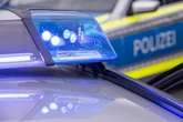 Im Drogenrausch: Mann spielt in aller Öffentlichkeit an seinem besten Stück herum