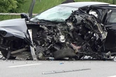 Frontal zusammengerast: Zwei Tote nach heftigem Unfall auf Bundesstraße