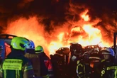 Feuer-Inferno im Norden! 2000 Quadratmeter in Flammen, A28 gesperrt