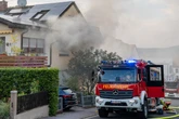 Haus nach Kellerbrand unbewohnbar: Zwei Menschen bei Löschversuch verletzt