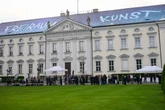 Kurz vor Schließung: Schloss Bellevue wird zur Kunstgalerie