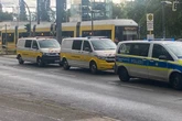 Böser Zusammenprall: Frau läuft gegen Tram und muss ins Krankenhaus