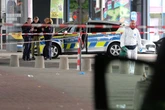 Polizei geht von Anschlag aus: Messer-Mann auf der Flucht