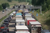 Explosion nicht ausgeschlossen: Evakuierungen nach Gefahrgut-Alarm auf Autobahn