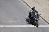 Motorradfahrer flieht vor Kontrolle und baut Unfall: Das wollte er verbergen