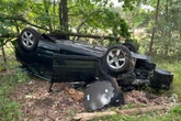 BMW überschlägt sich auf A2: Polizei sucht nach verletztem Fahrer