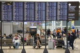 Brutaler Gewaltausbruch am Flughafen: Passagier Kind lebensgefährlich