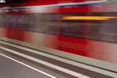 Mann stürzt ins Gleisbett und wird von S-Bahn erfasst