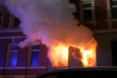 Flammen schlagen aus Fenstern: Feuerwehreinsatz auf Chemnitzer Sonnenberg