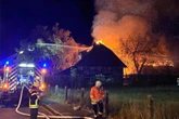 Nächtlicher Feuerwehreinsatz in Peine: Flammen zerstören Einfamilienhaus vollständig