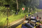Skoda mit vier Personen an Bord kracht gegen Baum: Zwei Schwerverletzte
