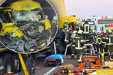 Vollsperrung auf A9: Feuerwehr muss Fahrer nach Horror-Unfall aus Wrack befreien