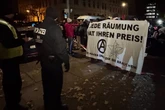Protest gegen Räumung in der Habersaathstraße in Mitte: Pyrotechnik gezündet