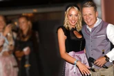 Wiesn-Antrag: Bruder von Torwart-Legende Oliver Kahn geht im Käfer auf die Knie