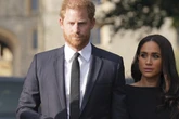 Über 20 Mitarbeiter gefeuert: Stecken Meghan und Harry in finanzieller Not?