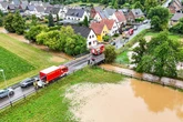 Massiver Starkregen in NRW: Feuerwehr evakuiert etliche Anwohner, Autobahnen dicht