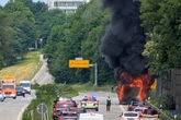 Transporter geht in Flammen auf: Hauptverkehrs-Ader in Hamburg gesperrt