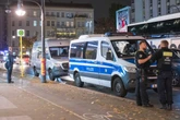 Aggressiver Hostel-Gast attackiert Polizisten und greift nach Dienstwaffe