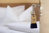 Mann zieht über ein Jahr ins Hotel, zahlt aber nicht