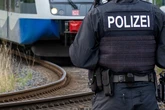 Zug rammt Auto an Bahnübergang: Ein Toter! Lokführer erleidet Schock