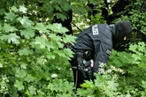 Mann (54) mit schweren Stichwunden aufgefunden: Polizei nimmt Verdächtigen fest