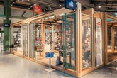 Mit Sekt und Taschen im "Bikini Berlin" gegen Armut: Ob die Aktion Früchte trägt?