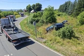 Alkoholbeichte an die Polizei: Betrunkene Frau schrottet ihr Auto