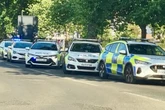 Tragödie im Park: Baum stürzt auf Kindergruppe - Mädchen (†7) tot, vier verletzt