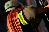 Feuer bei Recyclingfirma für E-Schrott: Katastrophenschutz warnt Anwohner