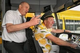 Neuer Job? Böttcher plötzlich Straßenbahnfahrer