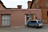 Nach tödlicher Bluttat in Halle: Tatverdächtige hinter Gittern