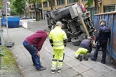 Lkw in Stuttgart umgekippt: Bergungsarbeiten dauern an