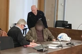 Schlafende Frau nach 50 Jahren Ehe mit Hammer erschlagen: Angeklagter legt Geständnis ab