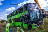 Flixbus kippt auf A19 um: 31 Verletzte, Fahrgast zwei Stunden eingeklemmt