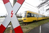 Kreuzungscrash in Stuttgart: 20.000 Euro Schaden an Mercedes und Stadtbahn